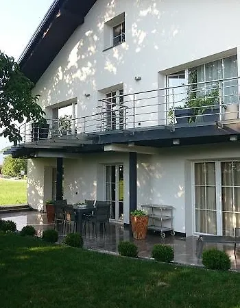 Angel's Nest Komenda