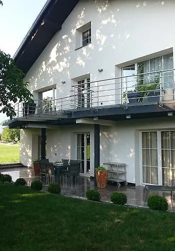 Angel's Nest Komenda